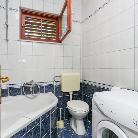 Apartment By The Sea Seget Vranjica, Trogir - 1038